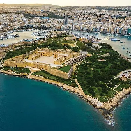 Central Modern Apartman Gżira